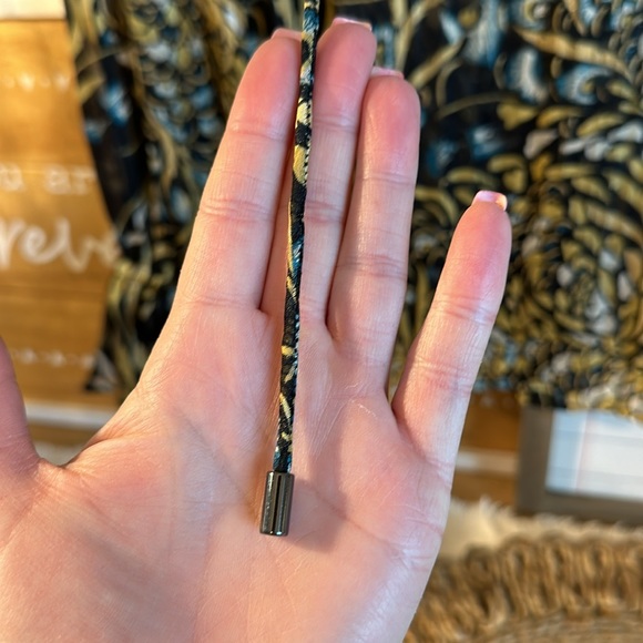 White House Black Market 🖤🤍🖤 Blouse - Picture 6 of 7